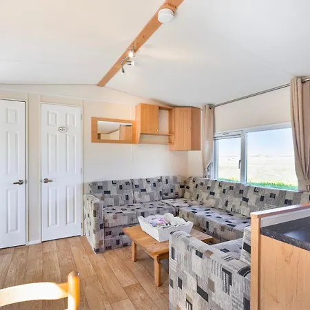 Chalet De Zwaan Op Oudesluis (North Holland)